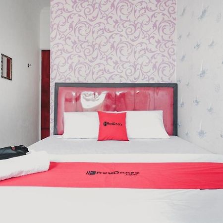 Hotel RedDoorz near Nagoya HIll Batam 4 Jodoh  Zewnętrze zdjęcie