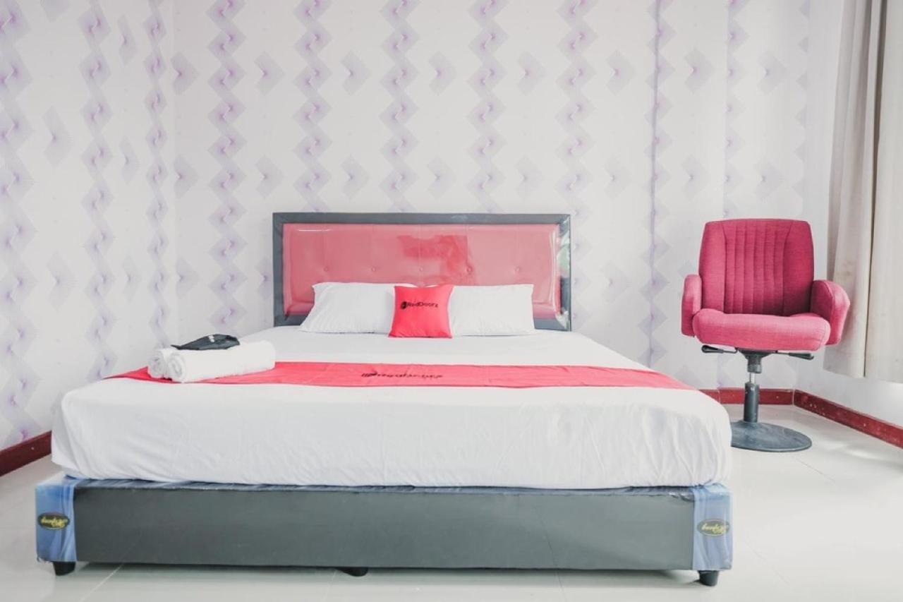 Hotel RedDoorz near Nagoya HIll Batam 4 Jodoh  Zewnętrze zdjęcie