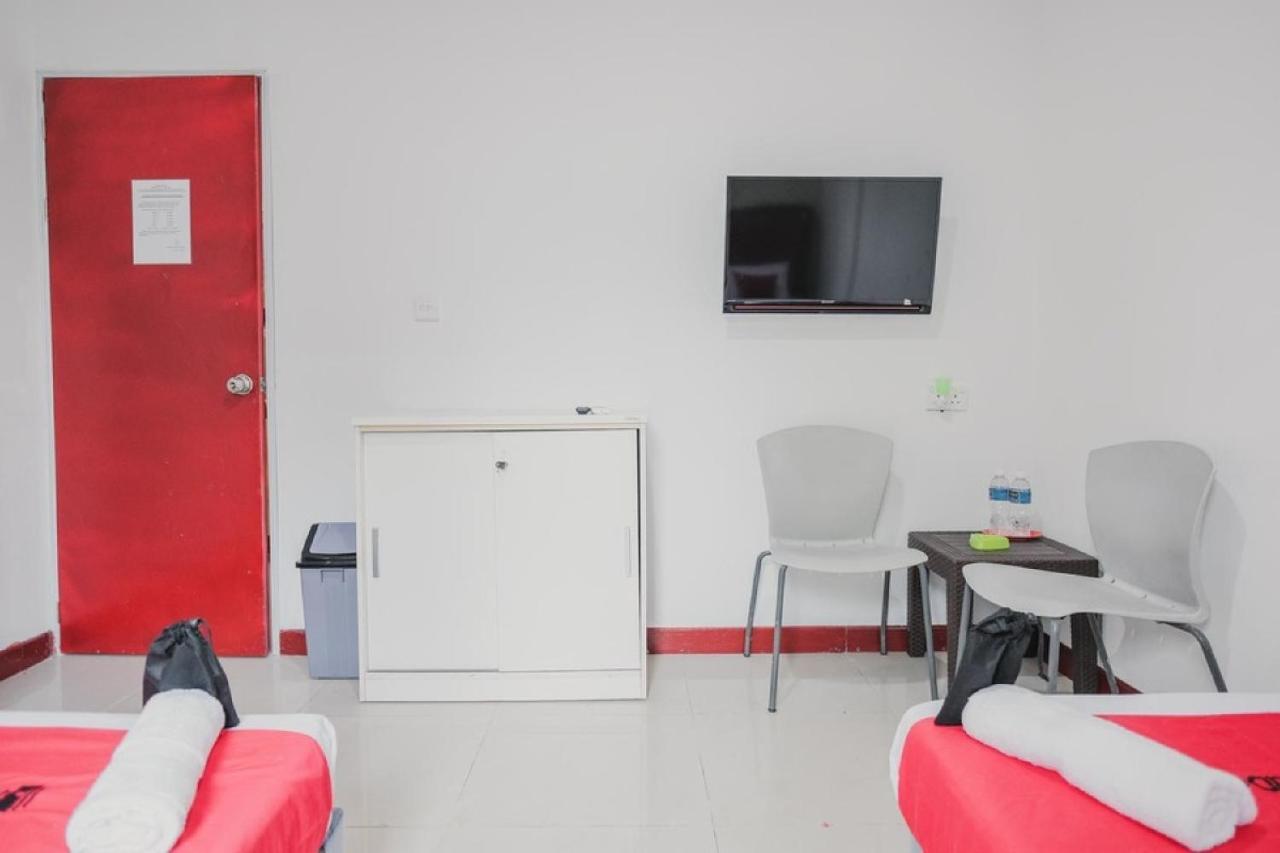 Hotel RedDoorz near Nagoya HIll Batam 4 Jodoh  Zewnętrze zdjęcie
