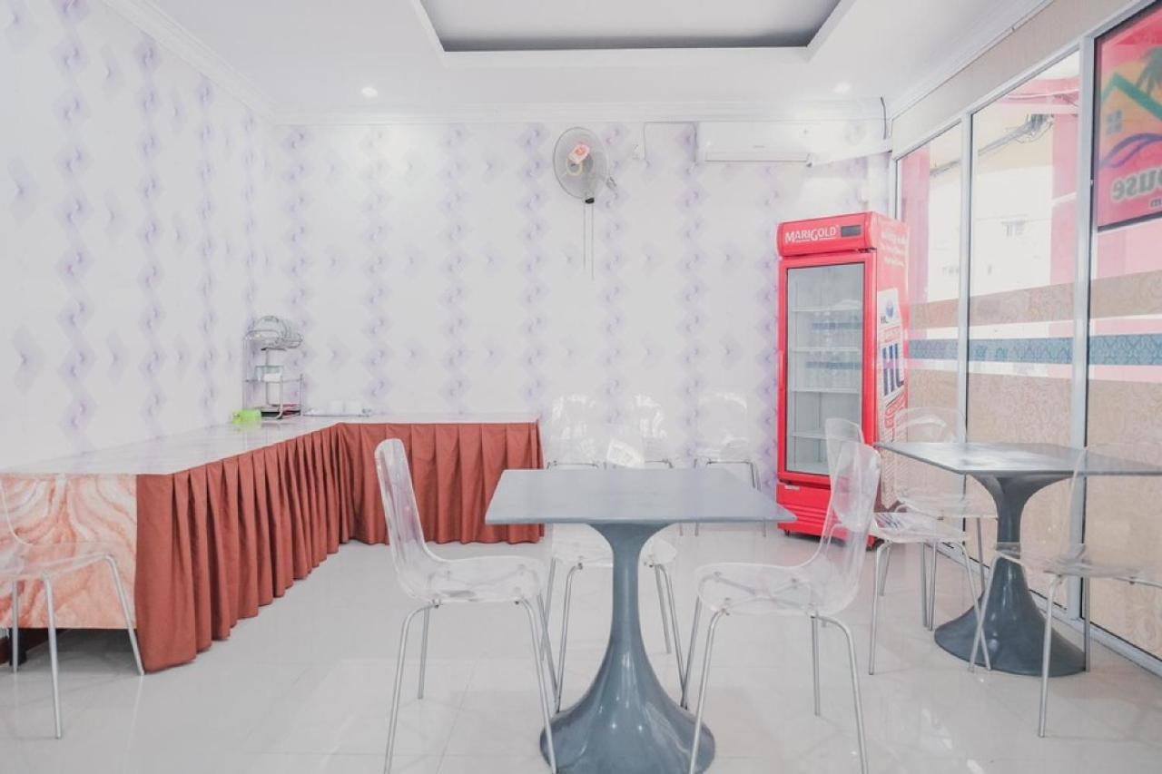 Hotel RedDoorz near Nagoya HIll Batam 4 Jodoh  Zewnętrze zdjęcie